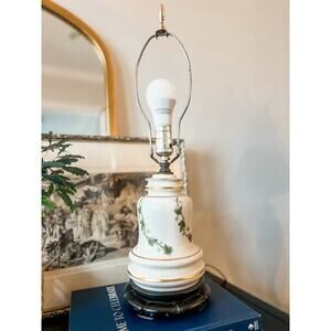 Vintage Porcelain Table Lamp with‎ Ivy Garland Design – Classic Elegance